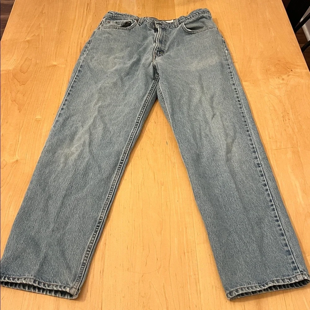 VTG Levi's 550 Light Blue Straight Jeans measures 34x32